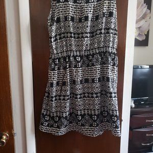 Size 2X Black and white dress WITH POCKETS